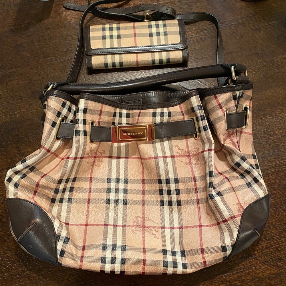 AUTHENTIC Burberry Purse and Wallet
